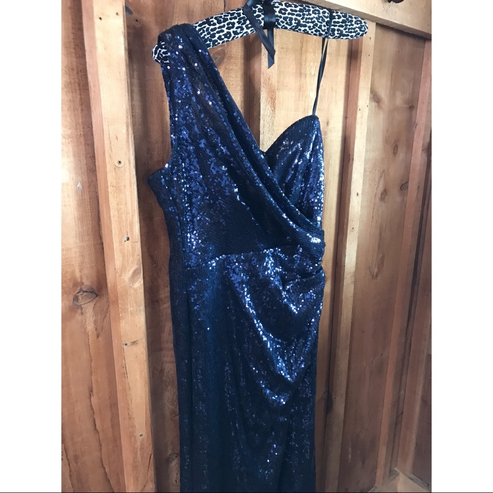 Dress - Picture 8 of 8